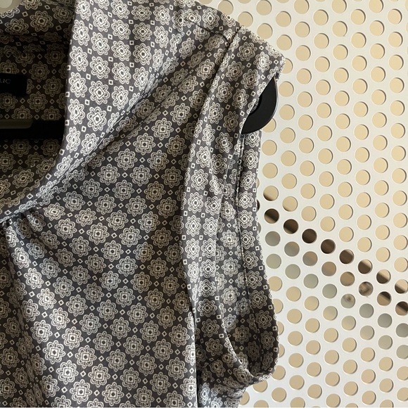 Banana Republic Cowl Neck Top Size XS in Grey/Sand Geometric Print GUC - Picture 2 of 9